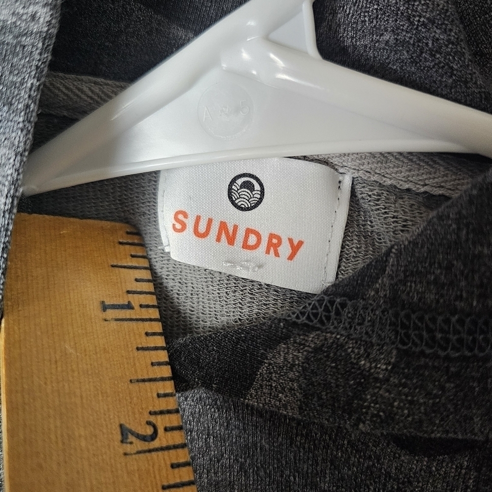 Sundry Camo Hoodie Gray medium Athletic Sweater Pullover - Picture 2 of 11